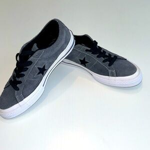 Men’s Converse Sneakers, shoes size 6.5 Unisex Dark Grey Suede Worn Once!